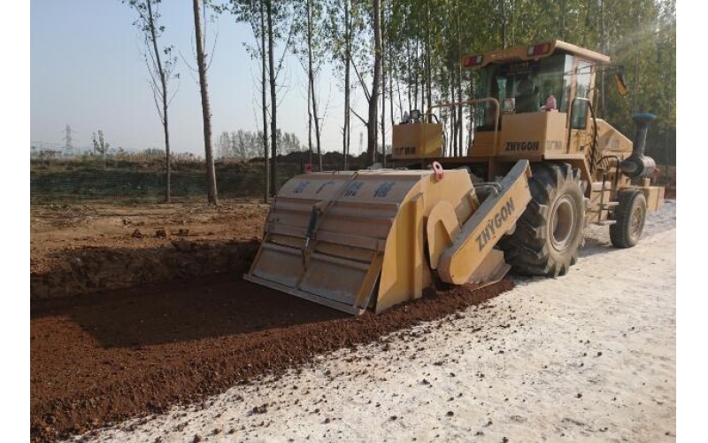 路拌机在济南长清区道路施工